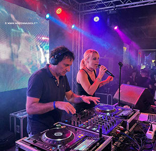 Meglio scegliere un dj o un cantante per la festa di matrimonio?