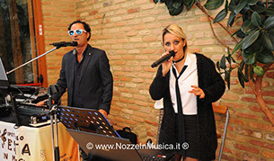 L'aperitivo musicale de La Fjesta si svloge con musica live con cantanti musicisti e deejay