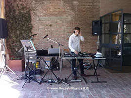 postazione party buffet con deejay